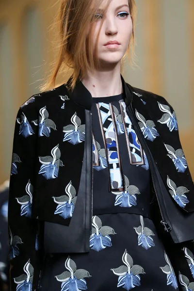 Look 24